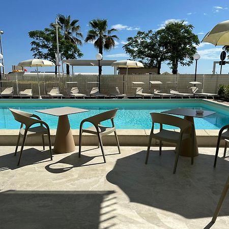 Hotel Tropic - Fronte Mare Riccione Exterior foto